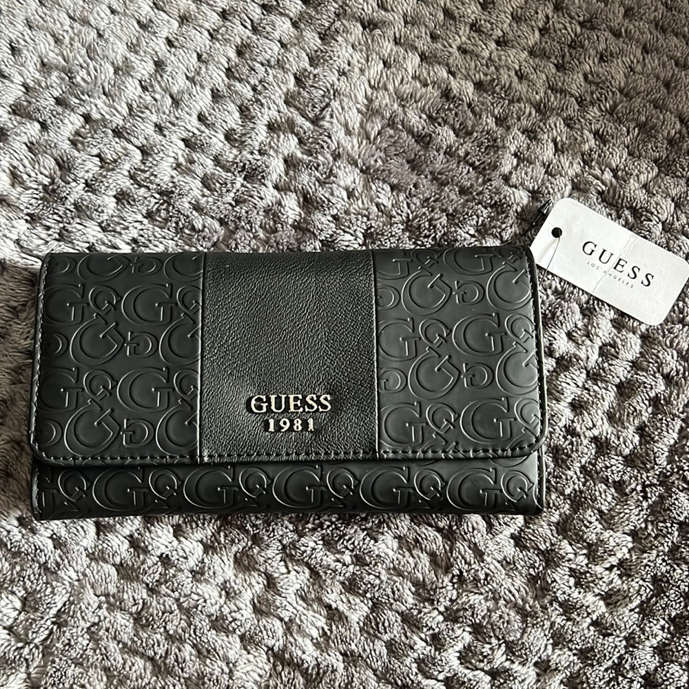 NWT Guess Wallet black